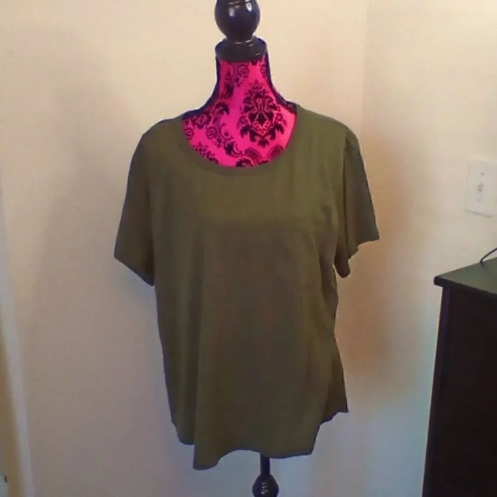 a.n.a Women's Green Crew Neck Tee - Size XXL